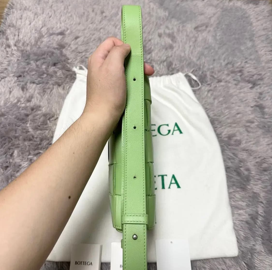 [풀구성] 보테가베네타 램스킨 카세트백 미듐 연두 상품이미지9