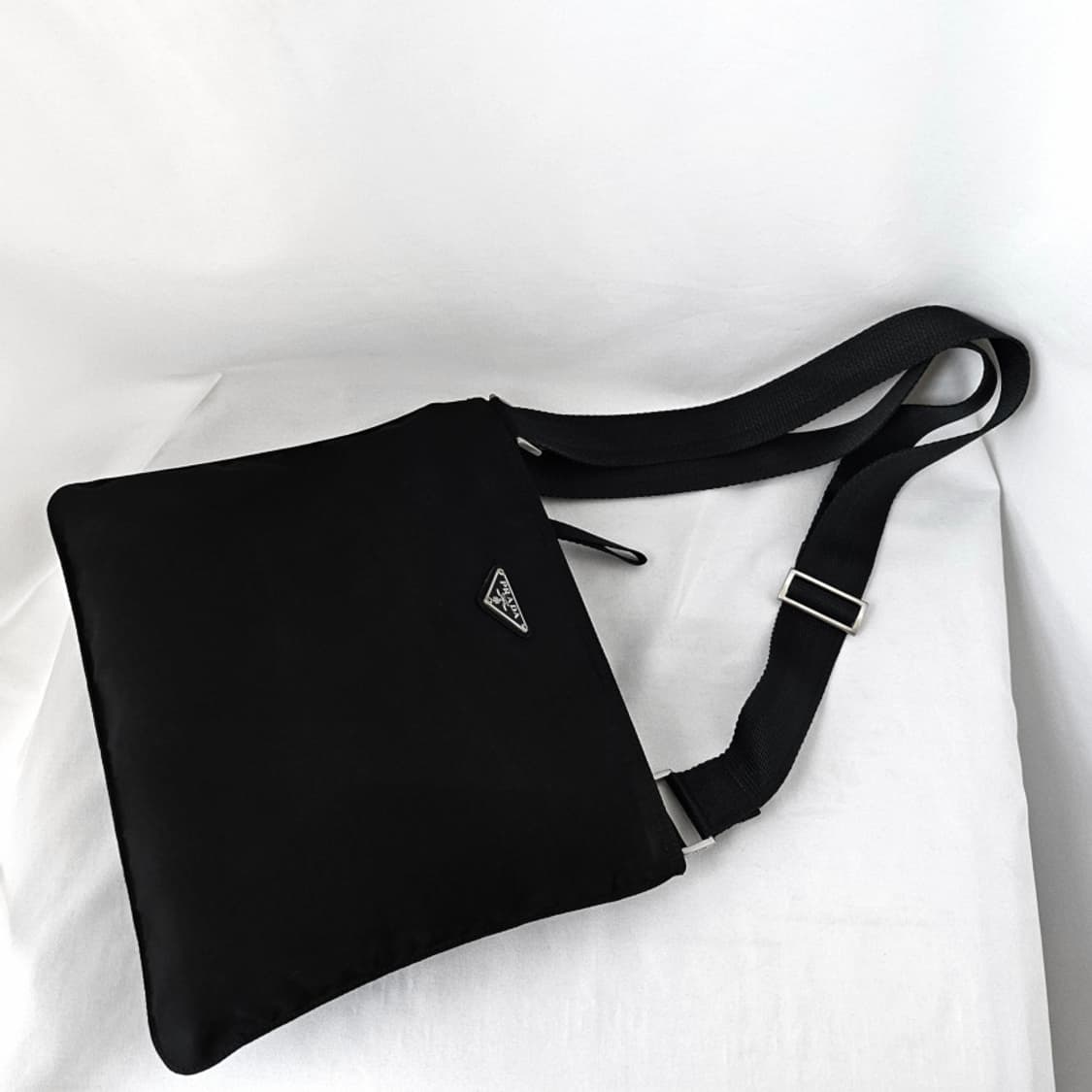 [정품 PRADA] 프라다 포코노 나일론 크로스백 라지 남녀공용 상품이미지1