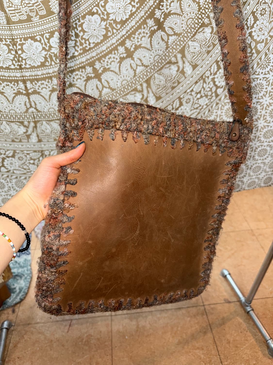 톰보이 브라운 레더 디테일 크로스백  상품이미지5