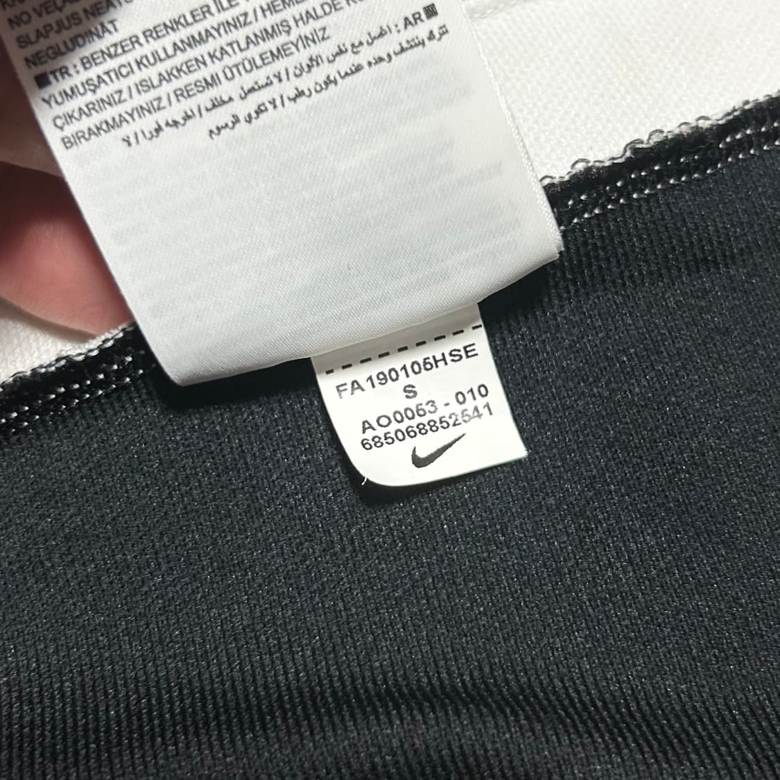 [M] Nike 나이키 검/흰 슬림핏 스우시 집업 져지 상품이미지4