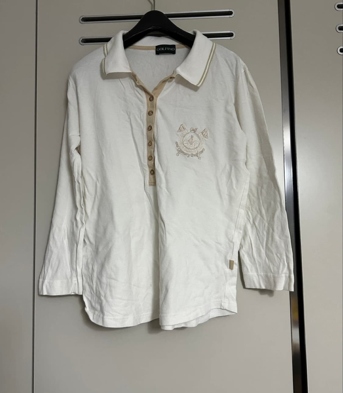 골피노 화이트 카라넥 긴팔 티셔츠 상품이미지1