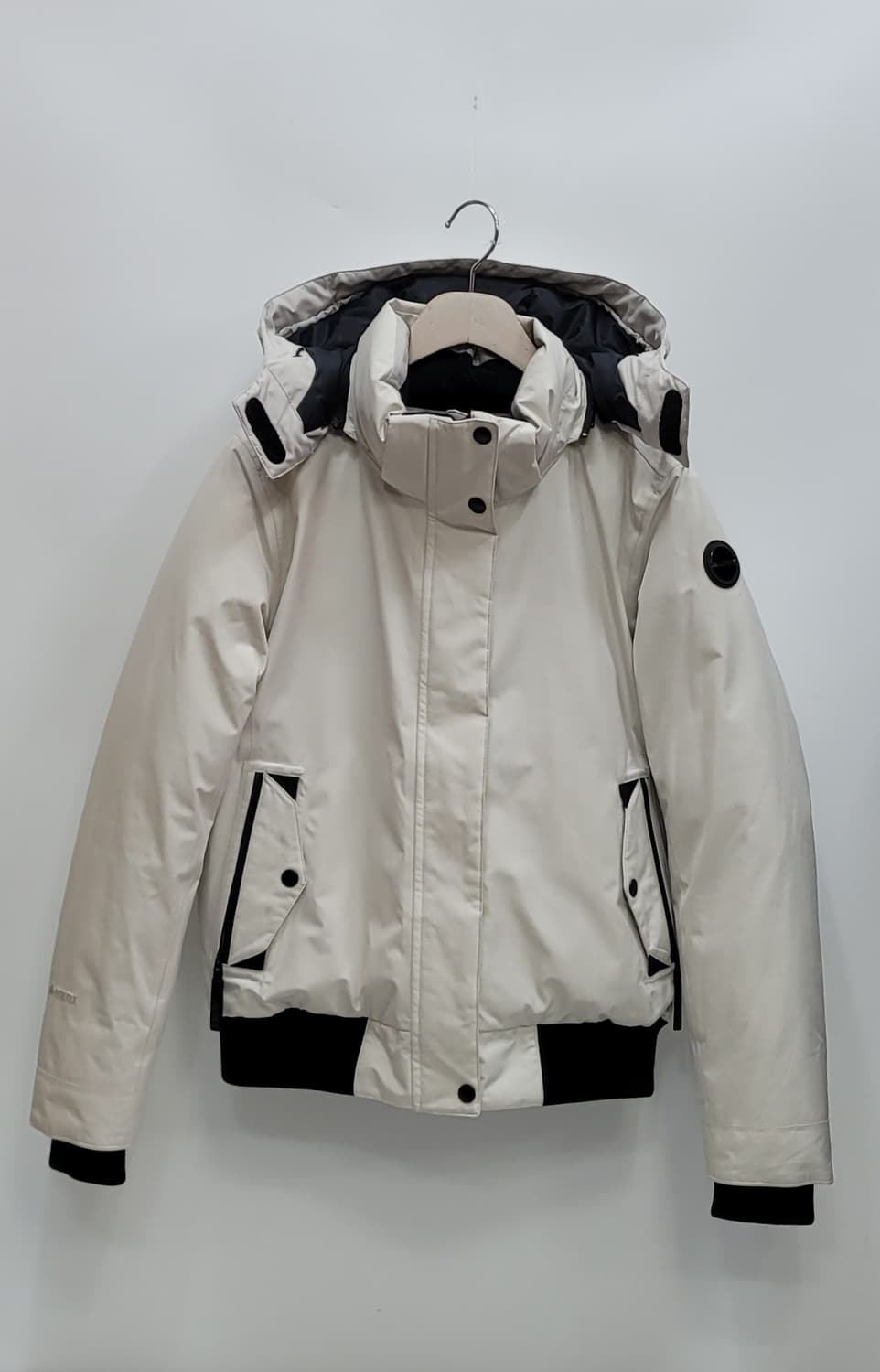 블랙야크 고어덱스 다운 패딩 후드 자켓 / 여 90
 상품이미지1