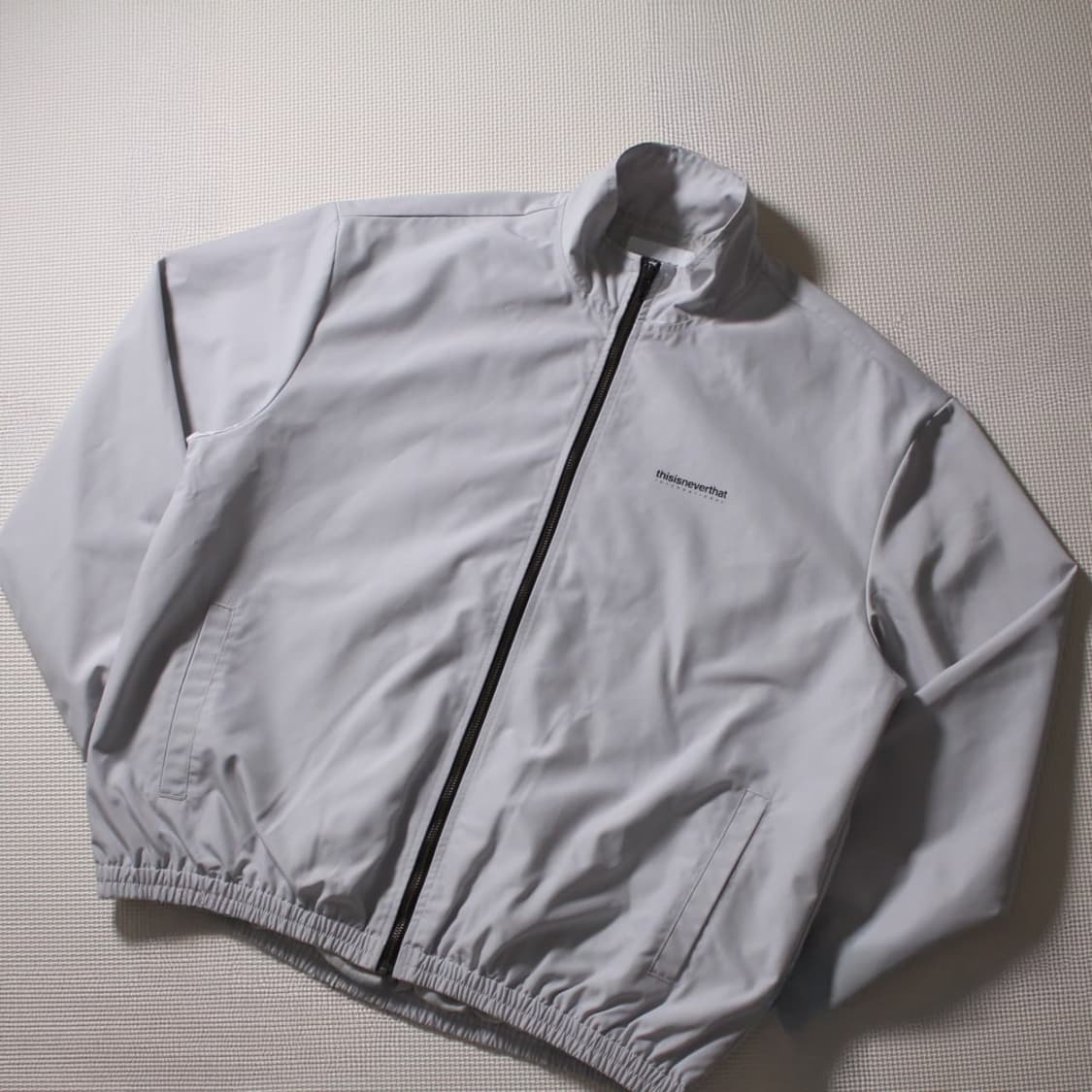 thisisneverthat® 디네뎃 화이트 바람막이 상품이미지2