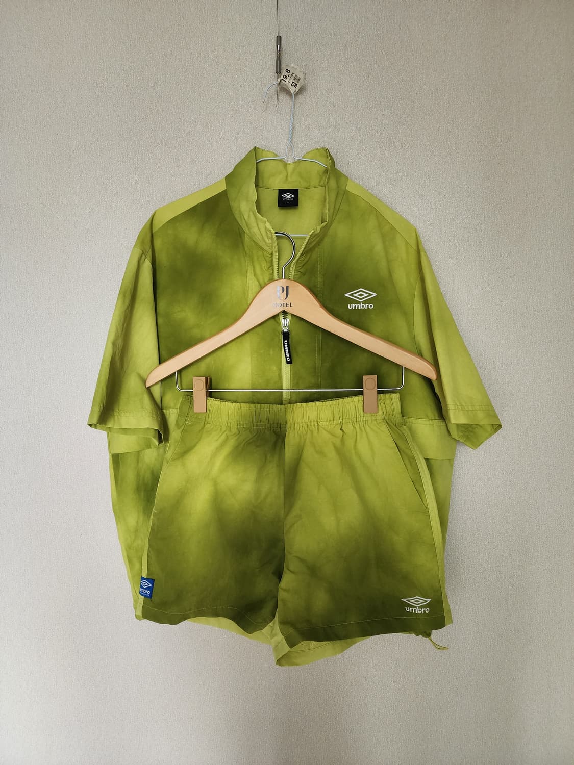 엄브로 아노락 타이 다이 셋업 상품이미지1