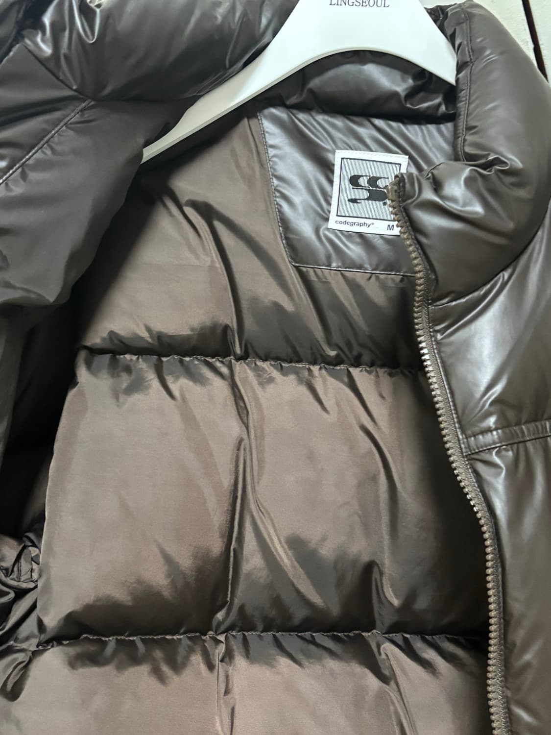 코드그라피 RDS 글로시 덕다운 푸파 숏패딩 브라운 M 상품이미지8