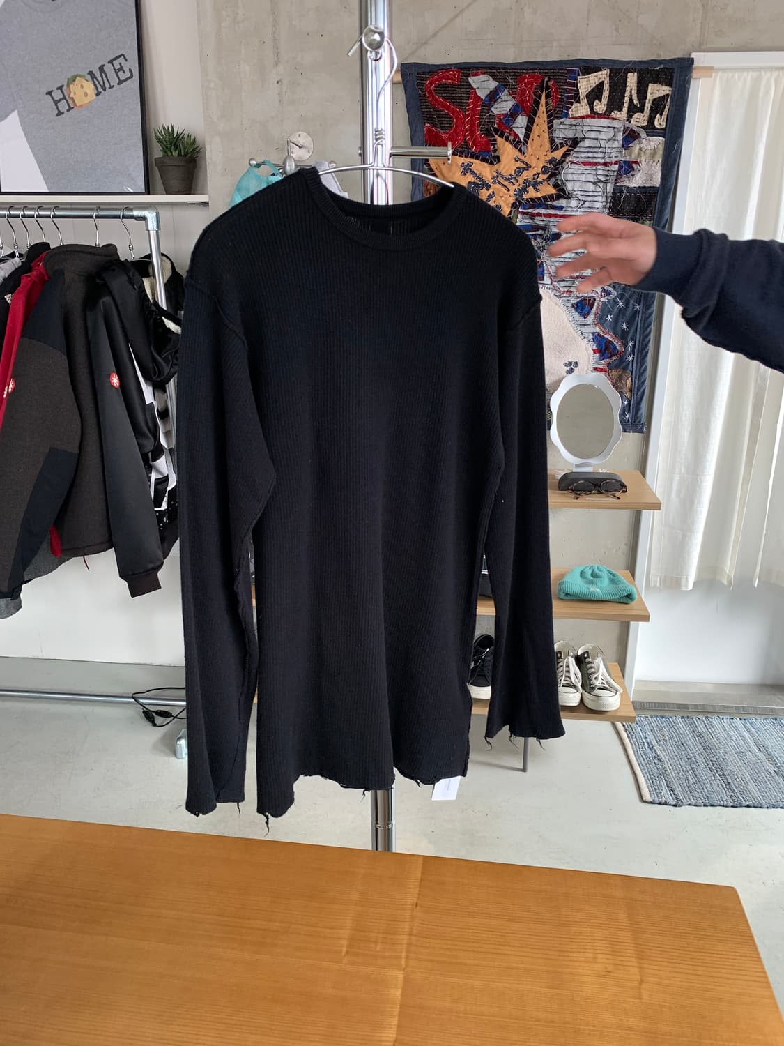 Perverze 퍼버즈 데미지 니트 상품이미지1