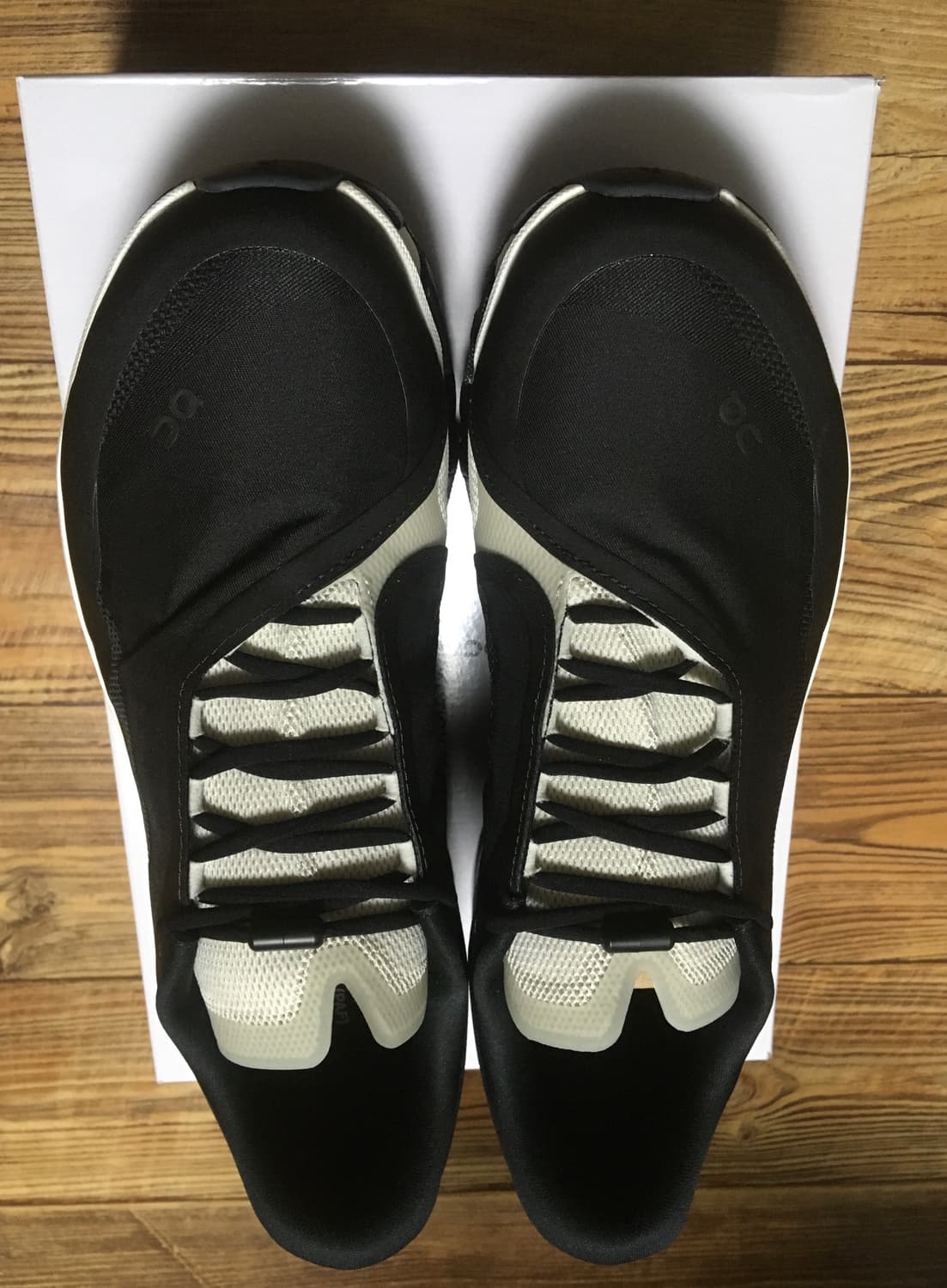 (280)온러닝 파프 클라우드몬스터 하이퍼 블랙 판매합니다 상품이미지2