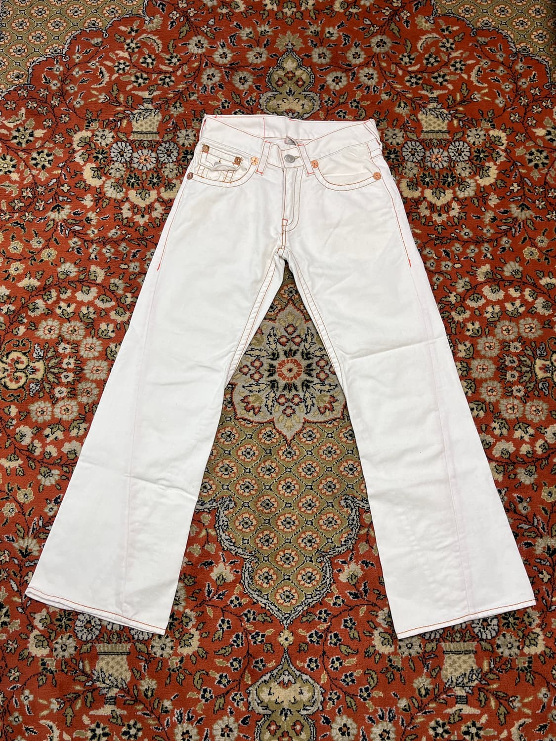 [30] 트루릴리전 화이트 아트웍 조이 빅티 부츠컷 플레어진 상품이미지2