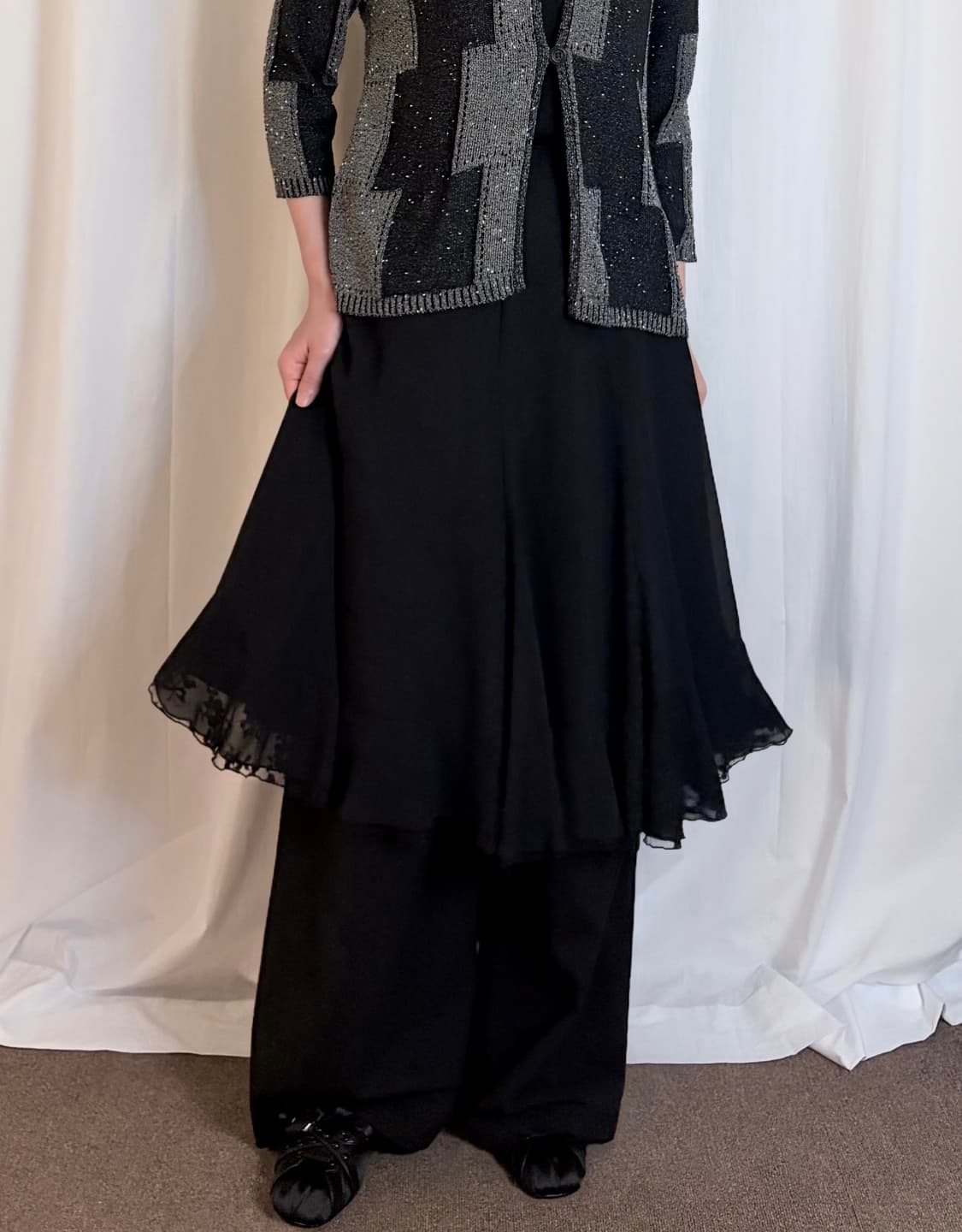 Lace Hem Flare Midi Skirt - Black 상품이미지1