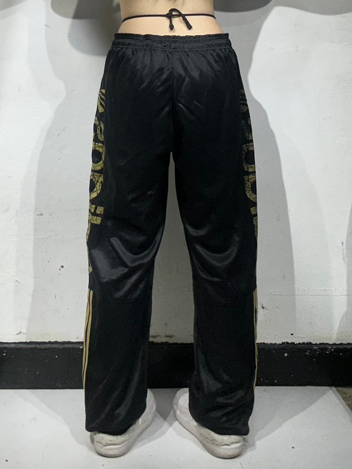 아디다스 블랙 골드 스펠아웃 삼선 와이드 팬츠 L 상품이미지3
