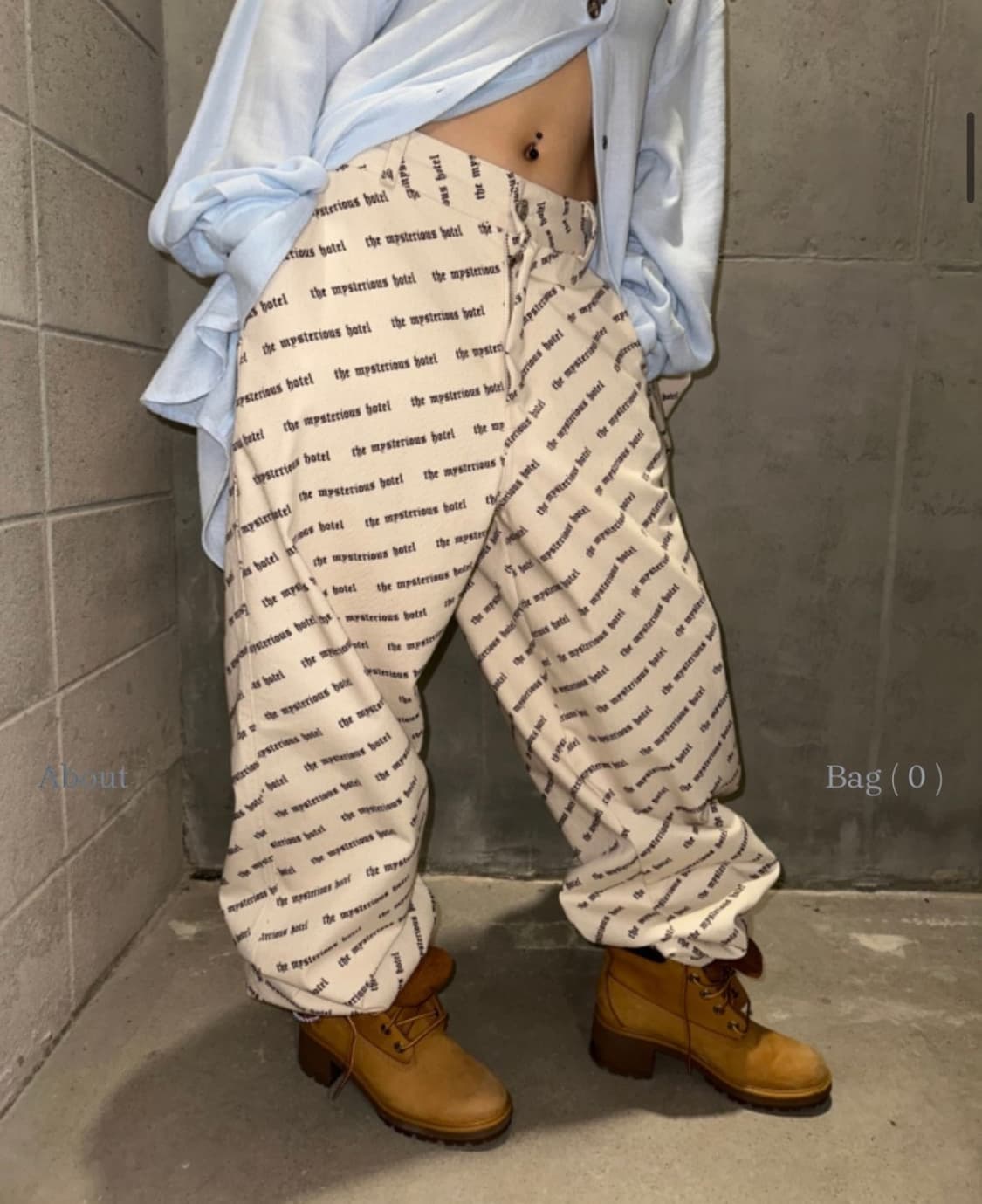 동전지갑+)더미스테리어스호텔 풀로고 팬츠 오트밀 상품이미지1