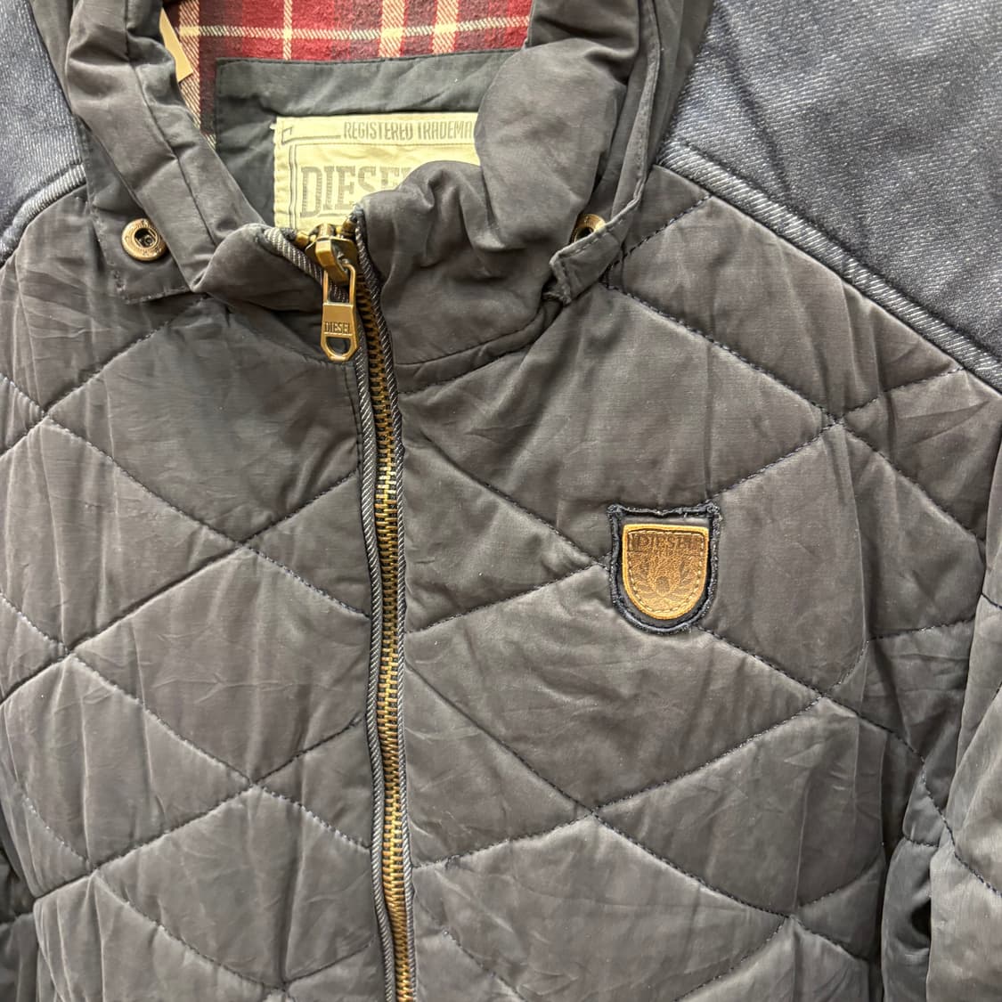 디젤 블루종 자켓 퀄팅 패턴 소매 니트 시보리 로고 패치 디테일 네이비 상품이미지6