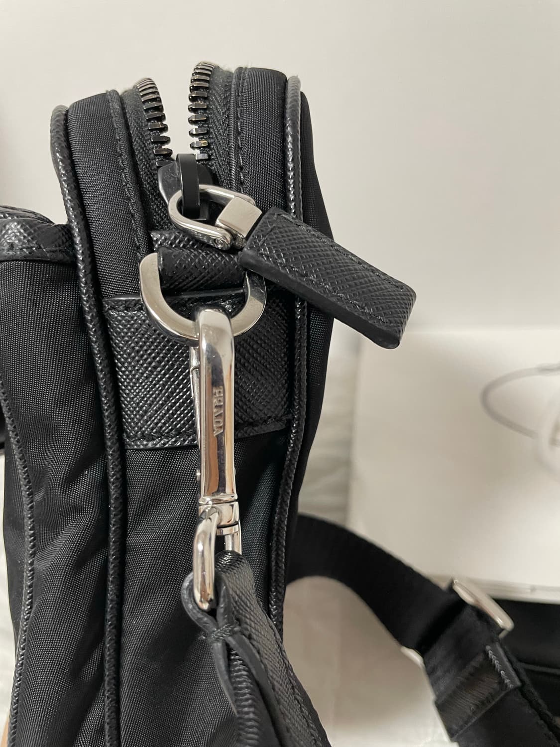 프라다 리나일론 사피아노가죽 숄더백 2vh133 상품이미지4