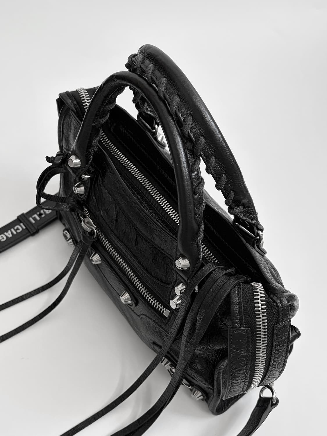 발렌시아가 시티백 로고 미니 판매합니다. 상품이미지5