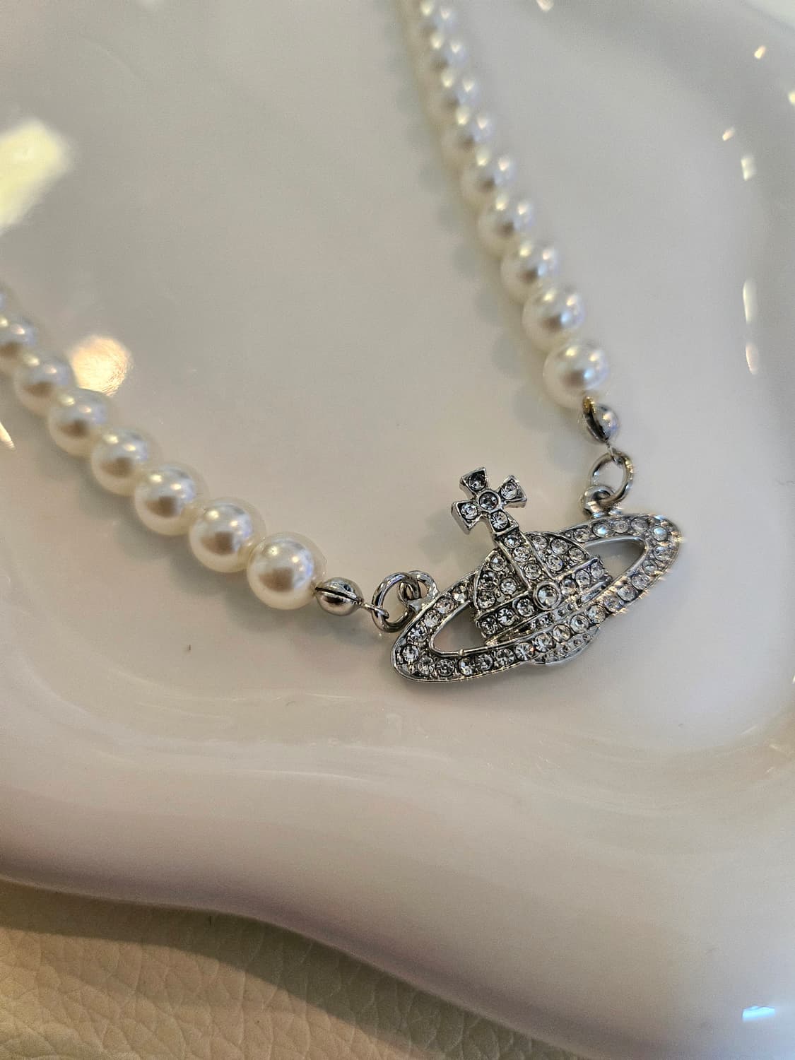 비비안웨스트우드 업사이클링 올큐빅 은장 진주 목걸이 상품이미지1