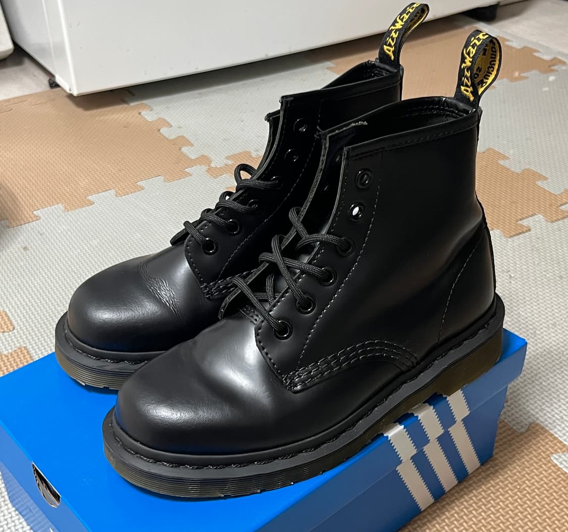 닥터마틴 10064 블랙 6홀 워커 부츠 230 상품이미지1