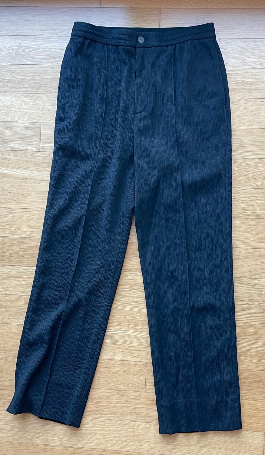 솔리드옴므 블랙 플리츠 세미 와이드 밴딩 팬츠 상품이미지1