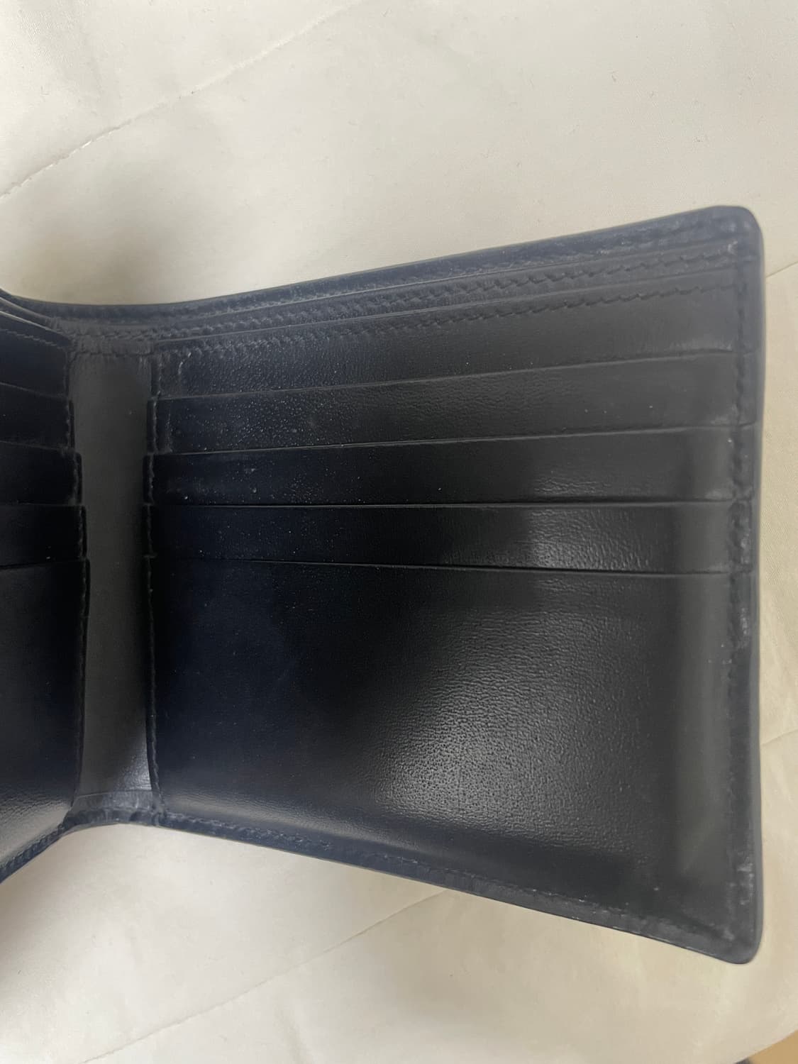 생로랑 매트 레더 타이니 카산드라 이스트/웨스트 지갑 블랙 상품이미지3