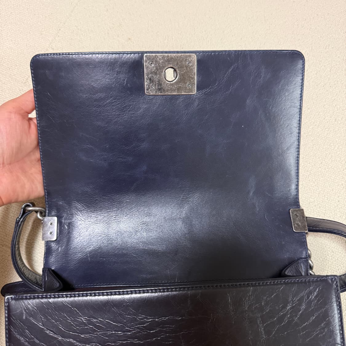 Boy Chanel Dark Navy Lambskin Medium bag 상품이미지9