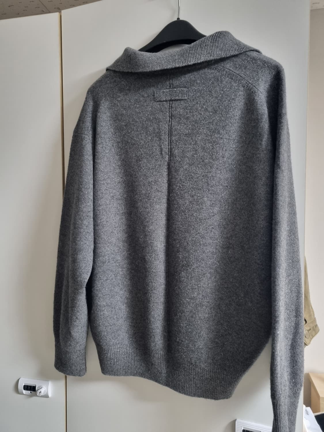 ssstein 차콜 그레이 카라 니트 상품이미지5