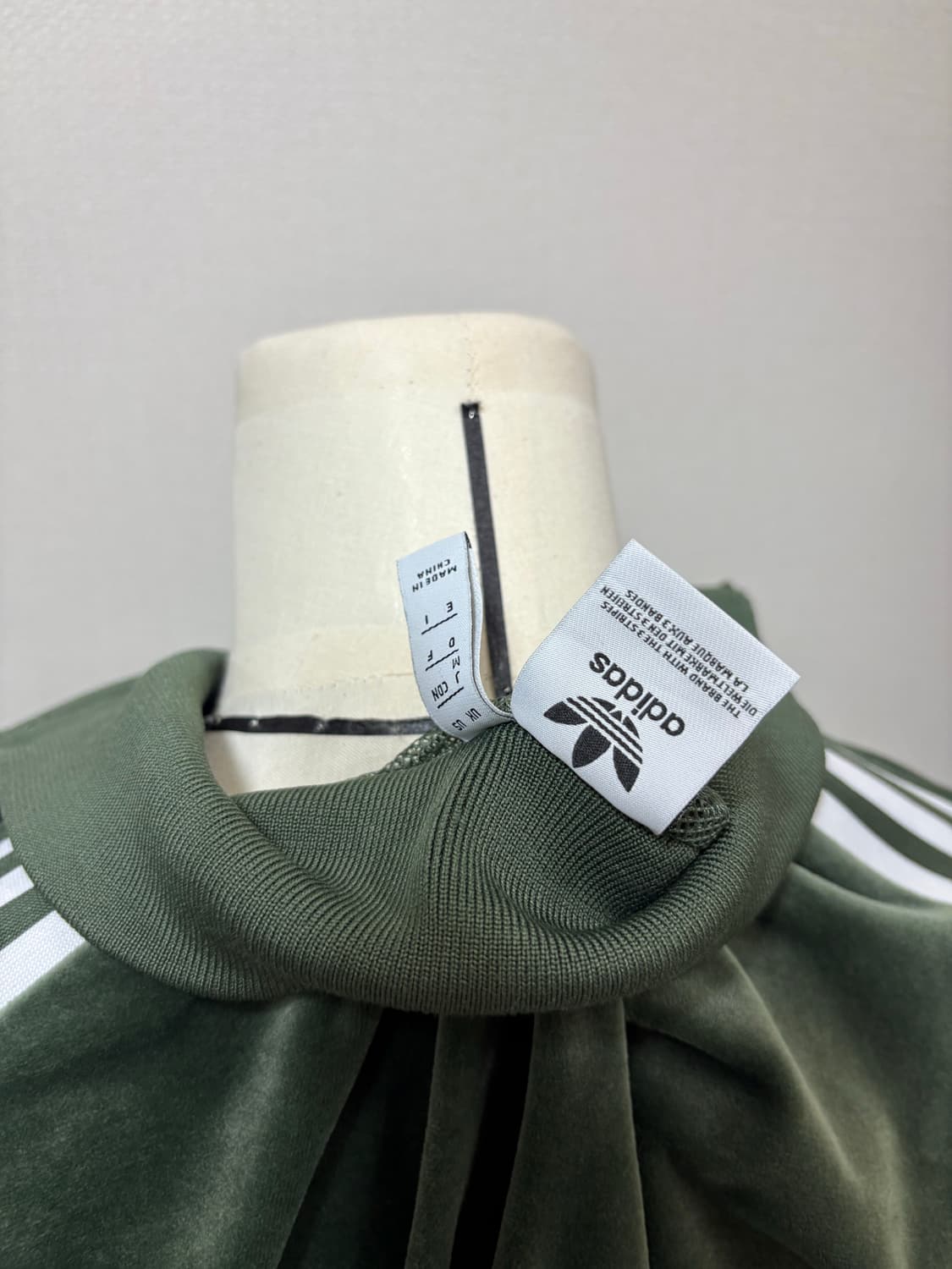 아디다스 adidas original 그린 벨벳 져지 상품이미지5
