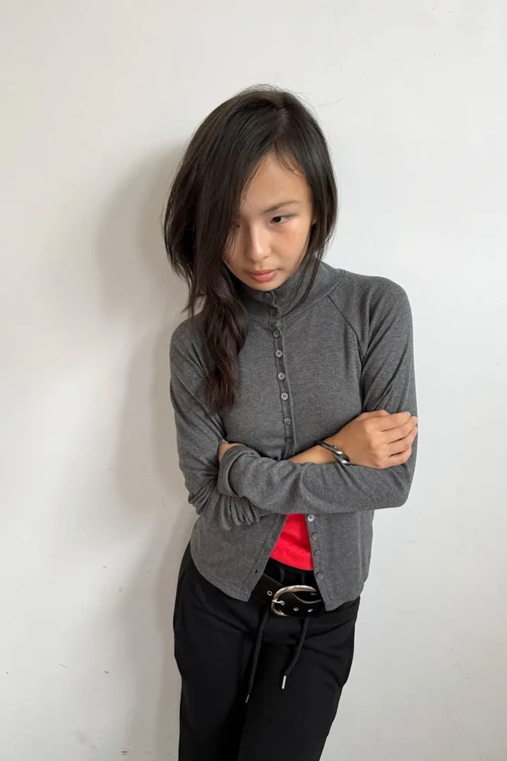 팁씨 하이넥 가디건 차콜 상품이미지1