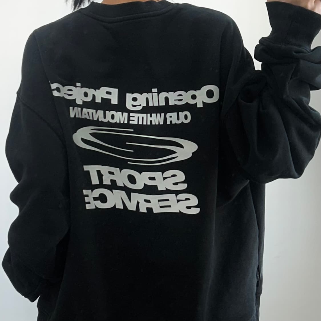 Opening project 오프닝 프로젝트 백 포인트 블랙 맨투맨   상품이미지2