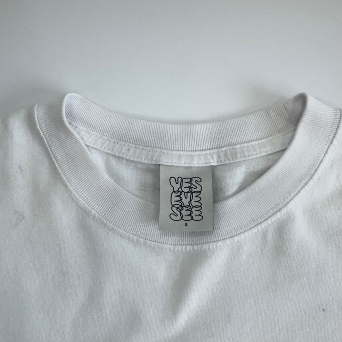 Yeseyesee 예스아이씨 그래픽 로고 화이트 반팔 상품이미지5