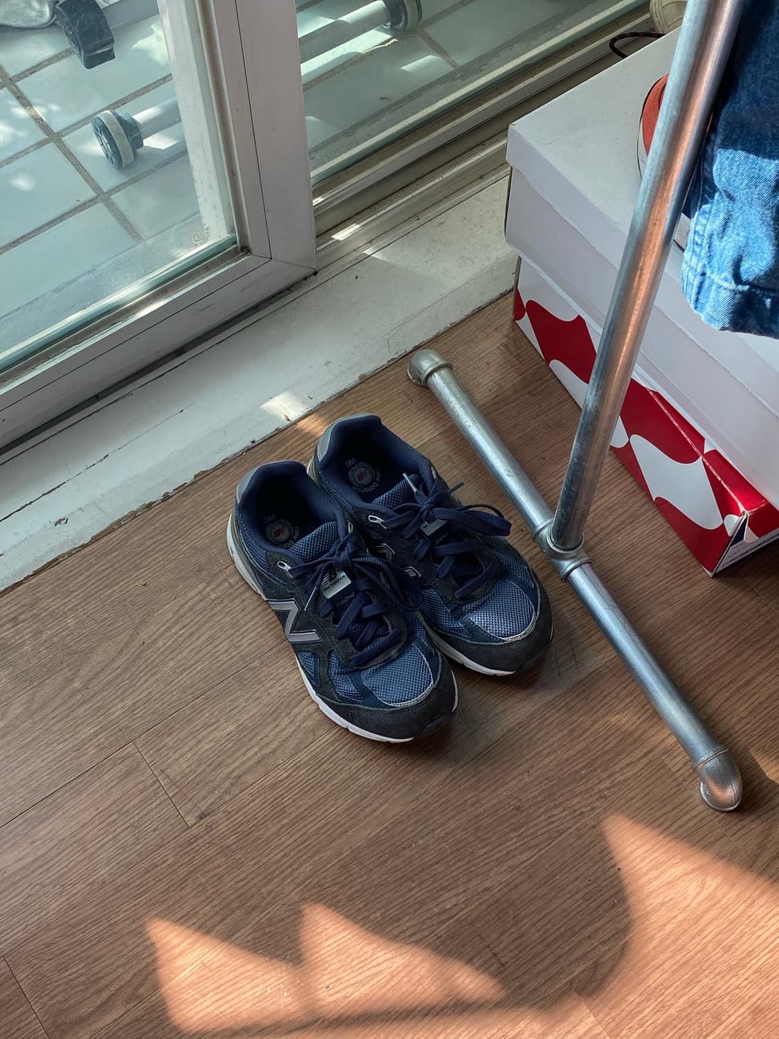 뉴발란스 990 v4 GS 상품이미지1