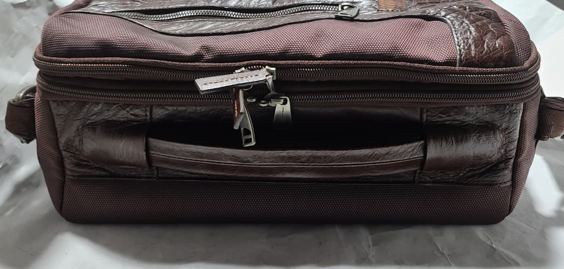 피콰드로(piquadro) 가죽크로스백. 다용도백 상품이미지3