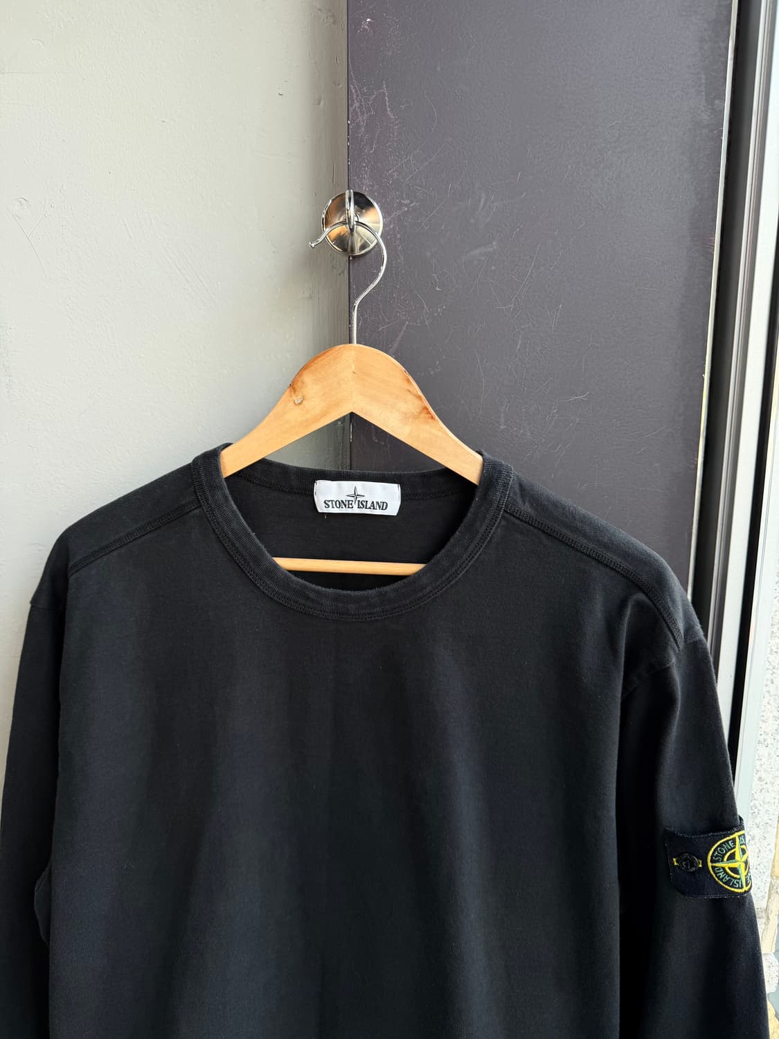 XL/ 스톤아일랜드 에센셜 와펜 블랙 롱슬리브 맨투맨 상품이미지4