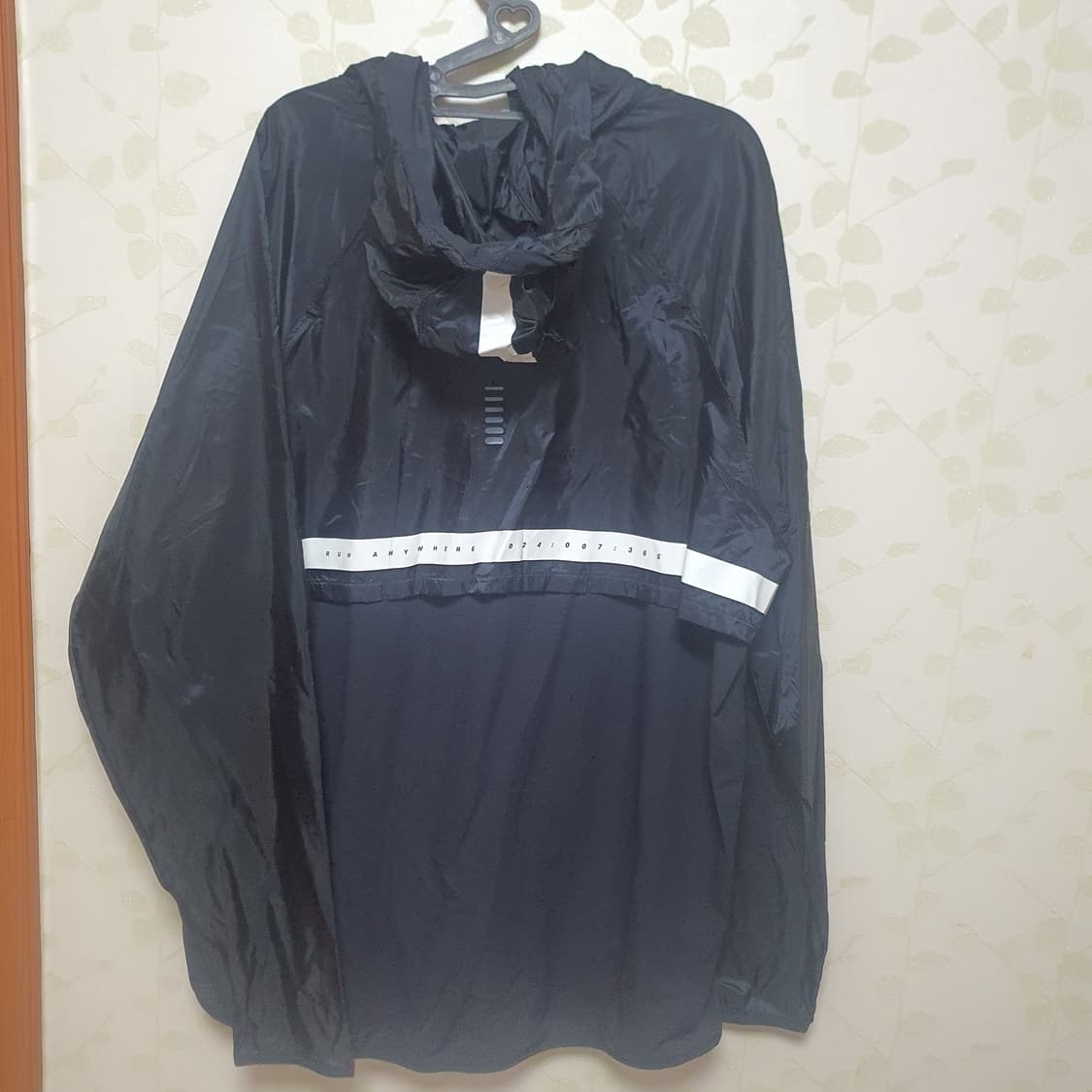언더아머 블랙 후드 아노락자켓 판매합니다. 상품이미지5