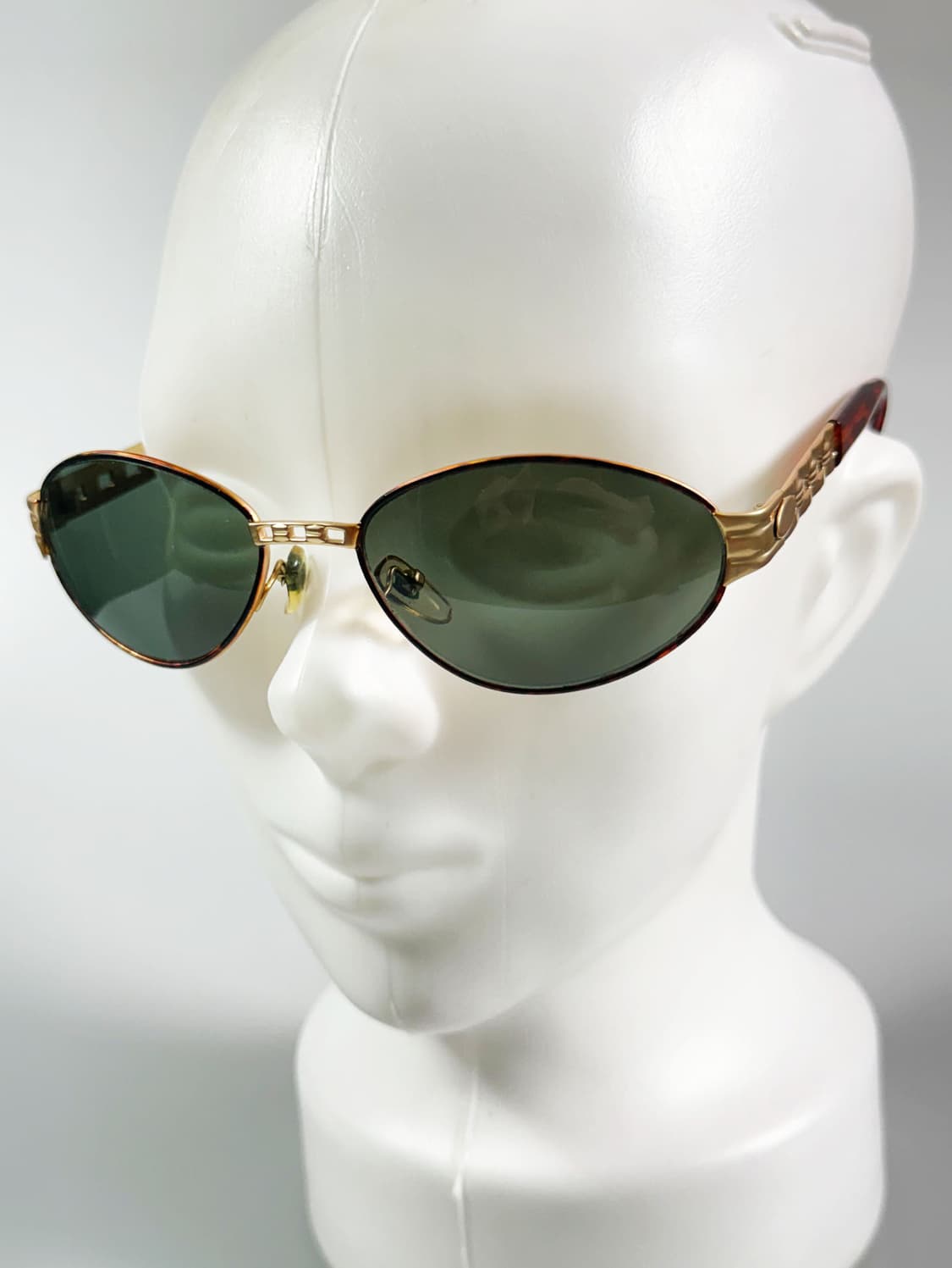 90s KINE 골드 슬림 오벌 메탈 프레임 빈티지 선글라스 상품이미지8