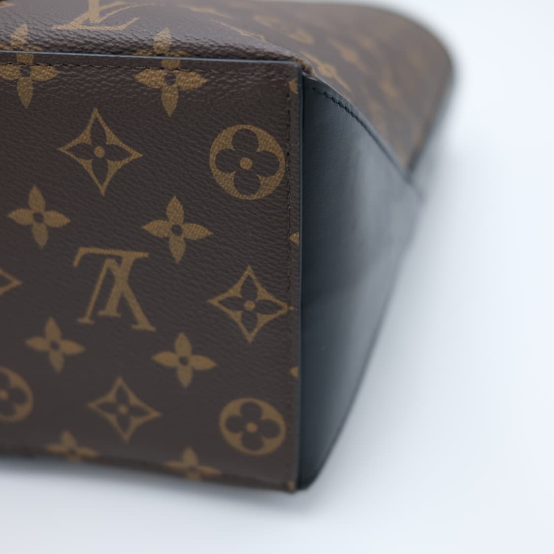 루이비통 모노그램 마카사르 위켄드 토트백 PM 사이즈 상품이미지9