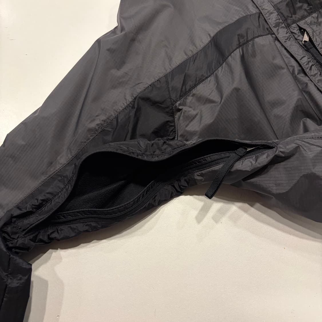 [M] 마운틴하드웨어 콘듀잇SL 바람막이 후드 자켓 블랙 B824 상품이미지8