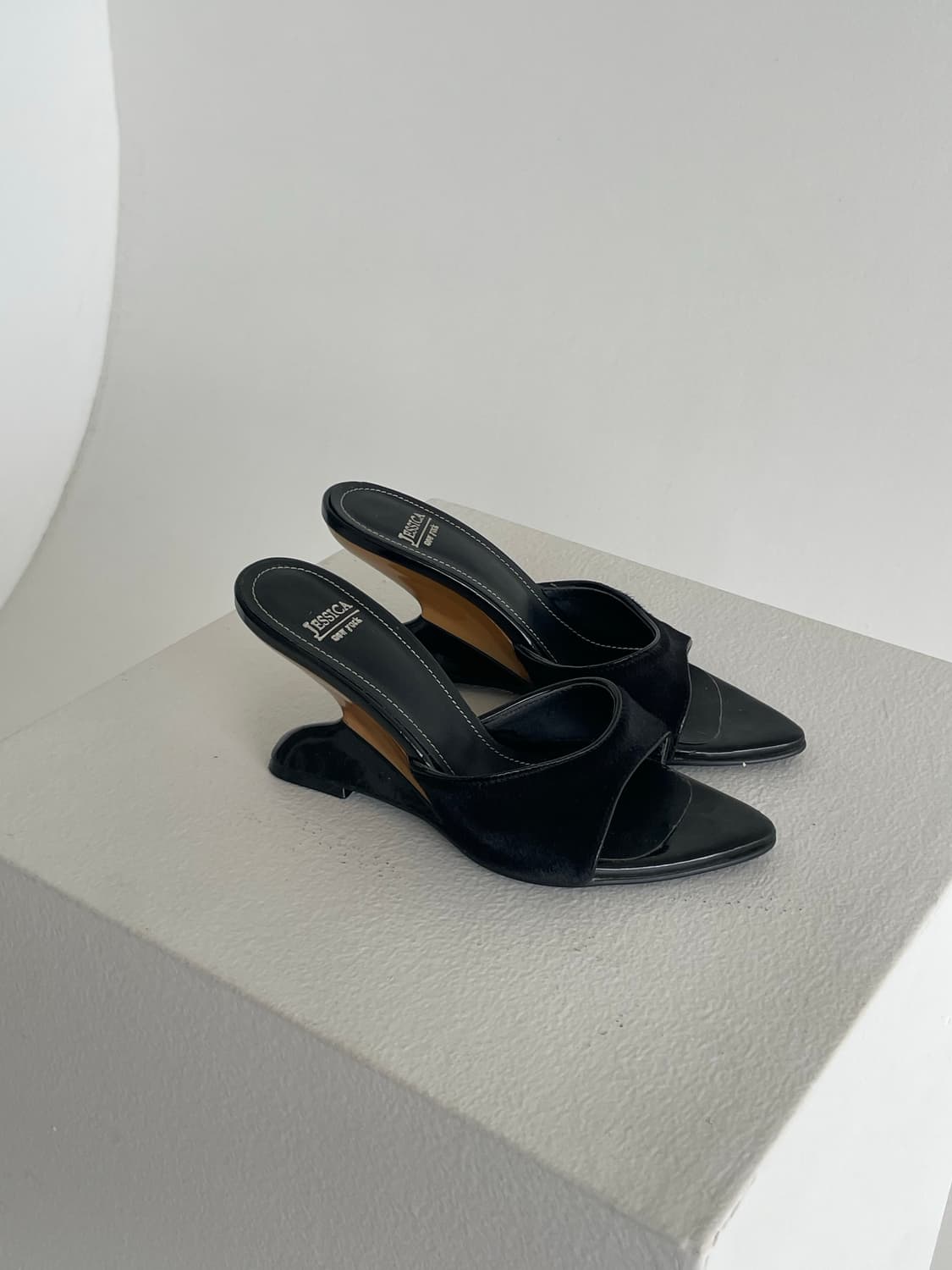 Jessica NY Asymmetric Black Heels  상품이미지3