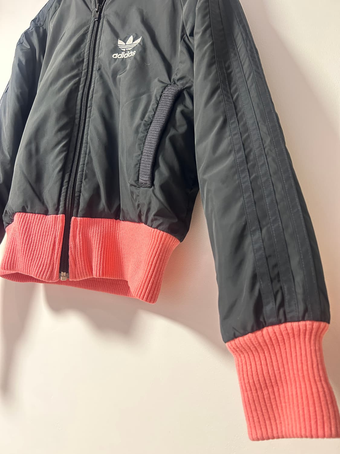 아방크롭핏 아디다스 y2k 블랙 핑크 자켓 상품이미지3