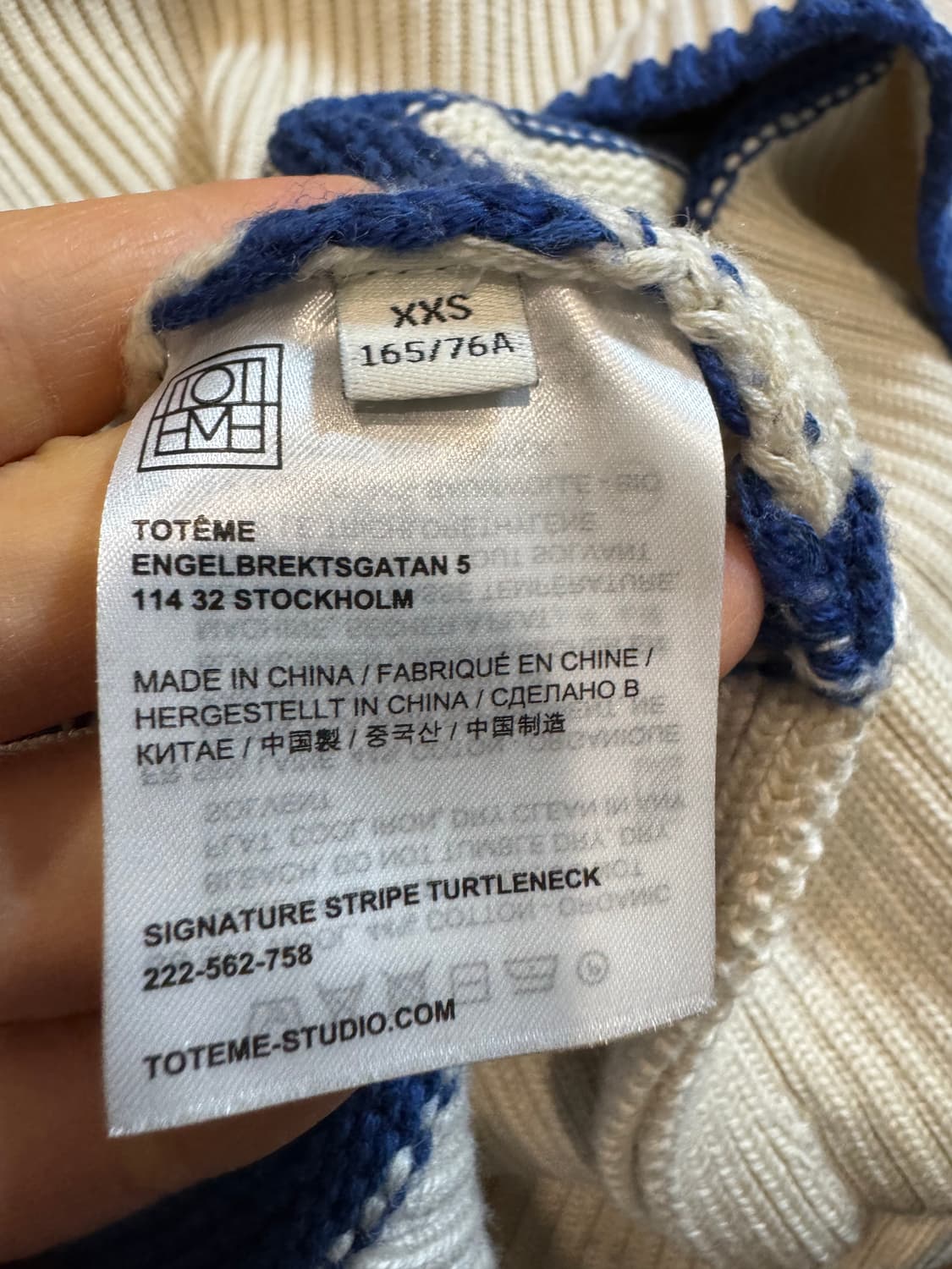 토템 시그니쳐 스트라이프 터틀넥 상품이미지9