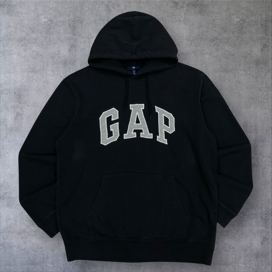 GAP 블랙 컬러 스펠아웃 빅로고 후드티 상품이미지1