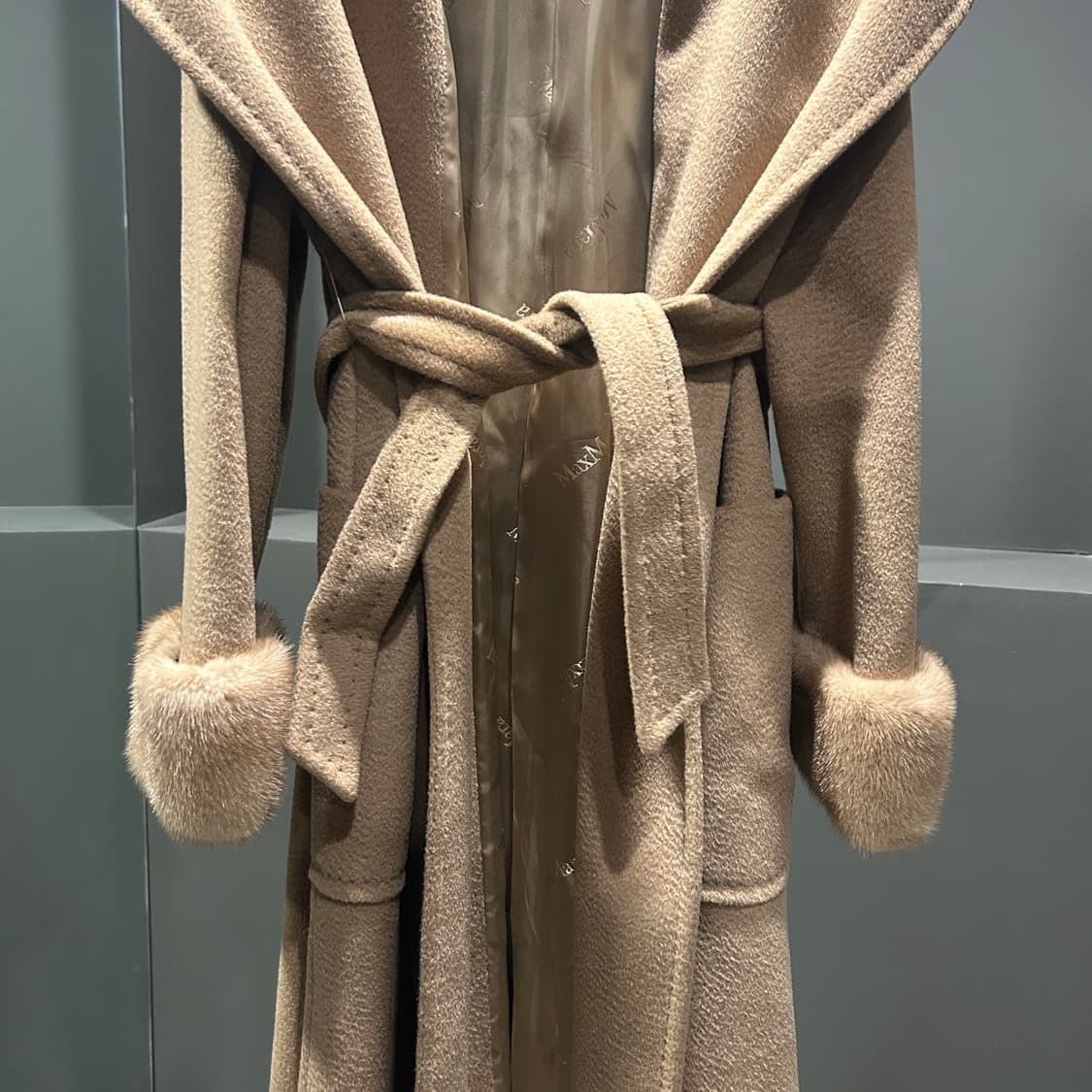 막스마라 퍼 트리밍 카멜헤어 코트 상품이미지3