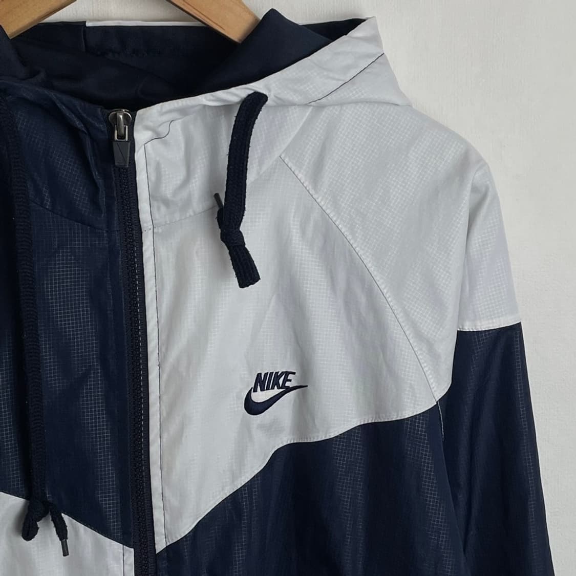 나이키 스우시 바람막이 상품이미지1