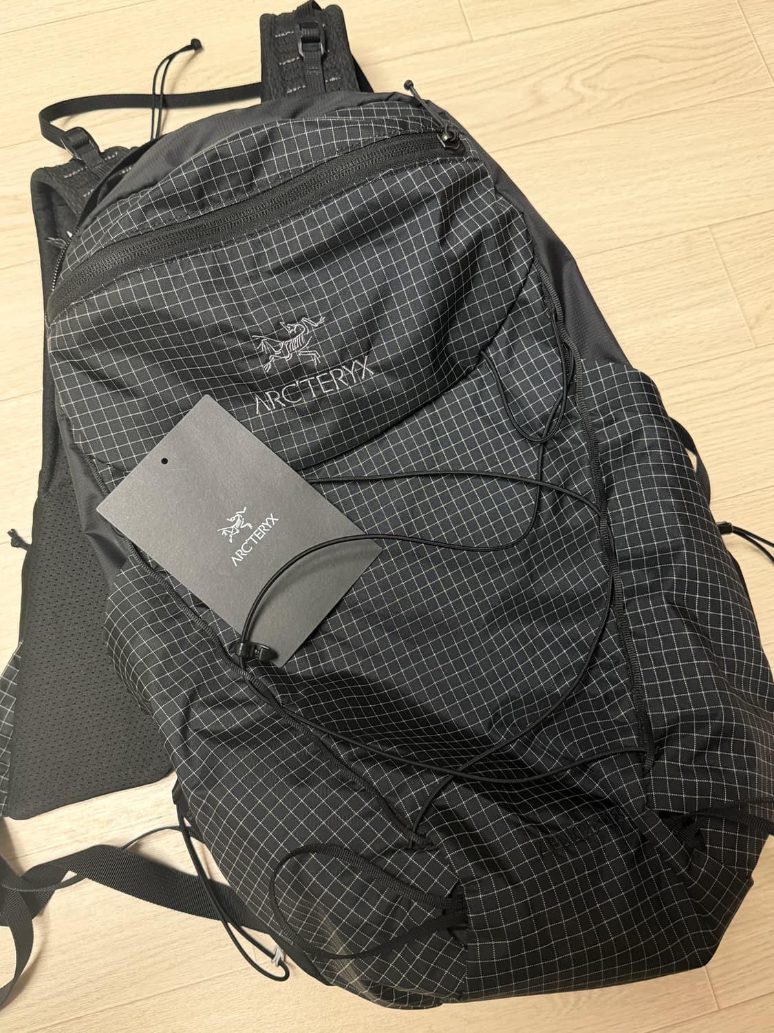 아크테릭스 에어리어스 18 블랙 상품이미지1