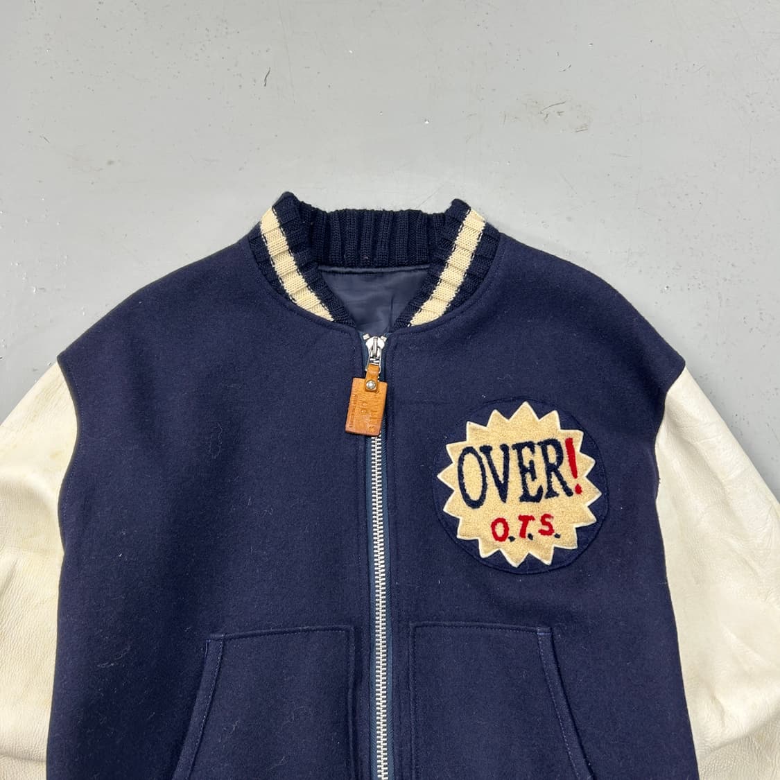 오버 더 스트라이프 레더 스타디움 자켓  상품이미지2