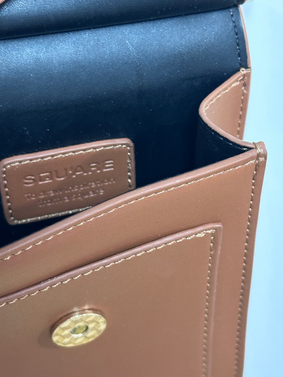 브라운 가죽 스퀘어 크로스백 상품이미지5