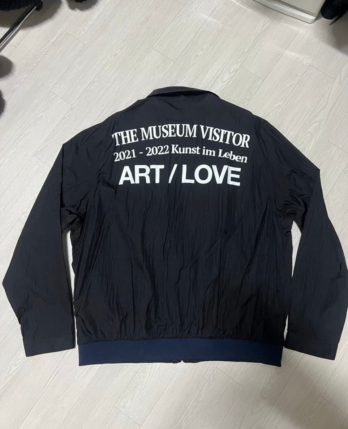 더뮤지엄비지터 바람막이 상품이미지1