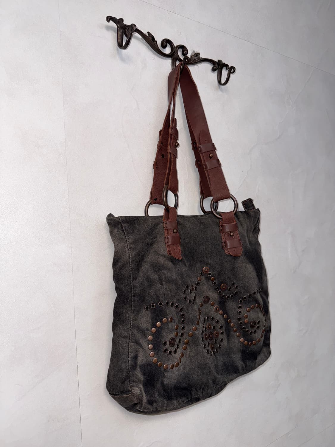 Levi’s charcoal tie dye antique stud 숄더백 상품이미지2