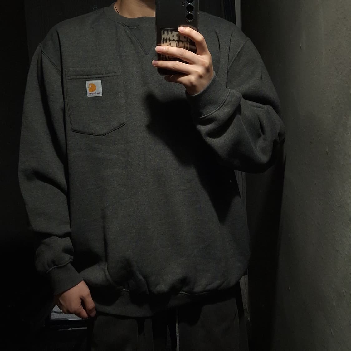 칼하트 그레이 체스트포켓 로고패치 기모 맨투맨 티셔츠 XL-2XL 상품이미지2