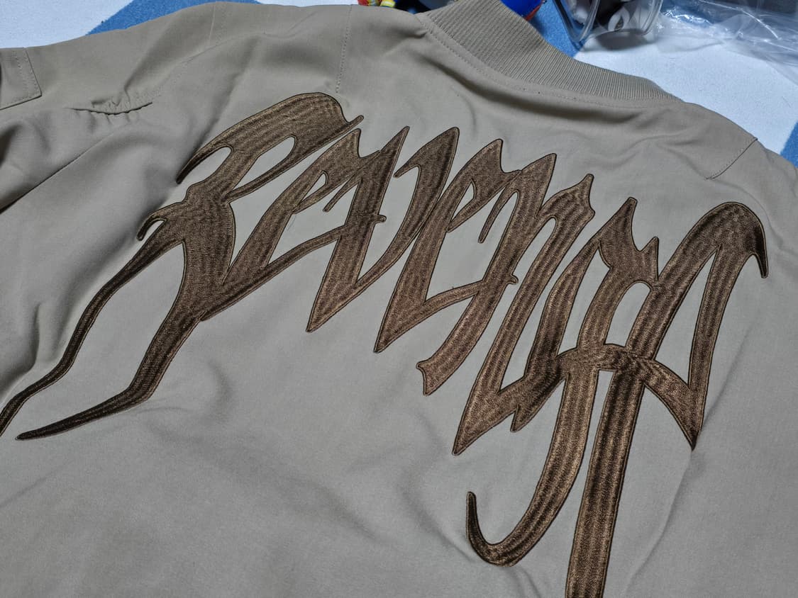 [M] REVENGE 리벤지 자수 봄버 베이지 상품이미지3