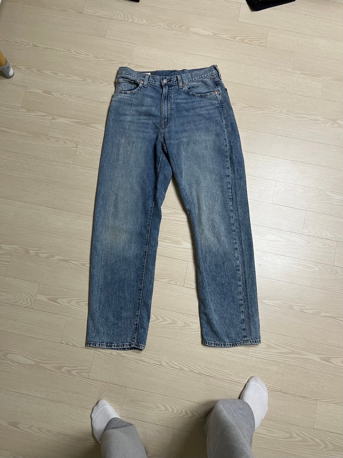 리바이스 568 루즈 스트레이트 라이트웨이트 진 상품이미지1