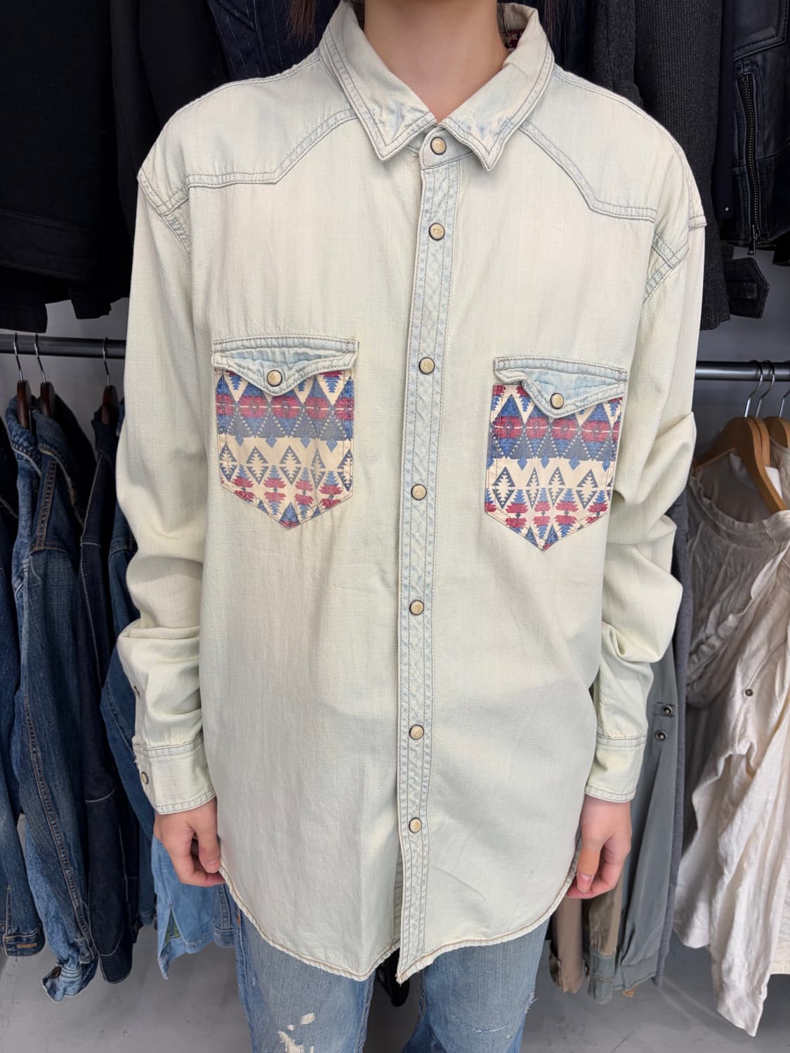 Bershka 에스닉 패턴 웨스턴 포켓 데님 셔츠  상품이미지2